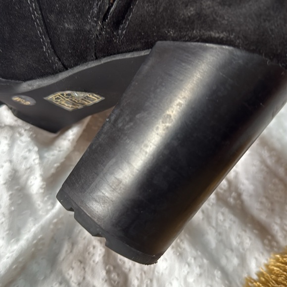 Tory Burch Sofia Lug Sole Black Suede Bootie size 8.5 - Picture 11 of 16